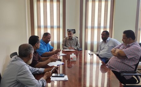 الوكيل باصريح يترأس لقاء لمناقشة التسعيرات الجديدة للأدوية وخطة النزولات الميدانية لضبط الأسعار بحضرموت