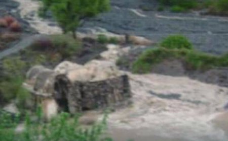 تعز.. وفاة مواطن وفقدان ابنته جراء سيول جارفة في جبل حبشي