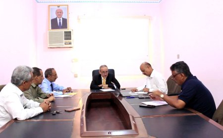 الوصابي يناقش مع لجنة المناقصات المشاريع التنموية الجاري تنفيذها والخطط المستقبلية