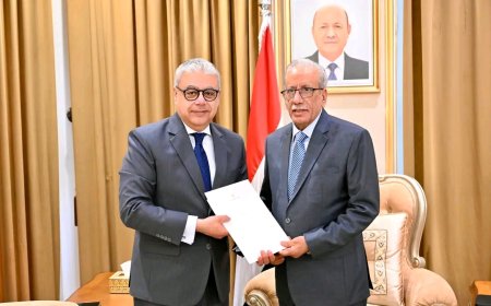 رئيس مجلس القيادة يتلقى دعوة من رئيس جمهورية مصر العربية لحضور افتتاح المتحف المصري الكبير