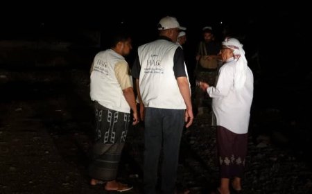 نائب رئيس مجلس القيادة الرئاسي العميد طارق صالح يوجه خلية الأعمال الإنسانية بإغاثة عاجلة للمتضررين من الأمطار والرياح في مديرية حيس