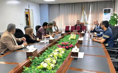 مدير عام مطار عدن الدولي يكرم فريق برنامج تعزيز أمن الطيران "شركة فالار" 