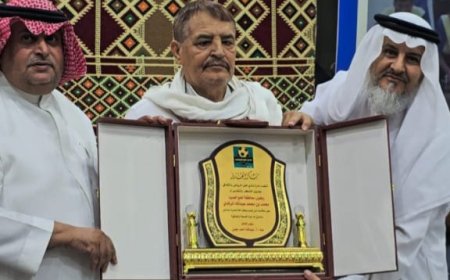 نادي العر الرياضي يمنح وكيل محافظة لحج العميد محمد المرفدي درع الوفاء والعرفان