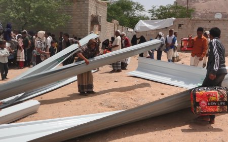 مؤسسة الصالح توزع مساعدات إغاثية للنازحين المتضررين من السيول في وادي حضرموت