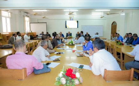 مجلس جامعة عدن يؤكد التزامه بقرارات الحكومة ويشيد بالإصلاحات الاقتصادية