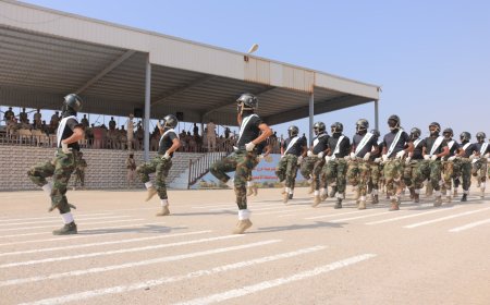 بحضور وتشريف معالي وزير الدفاع.. كلية الشرطة حضرموت تشارك في العرض العسكري مجسدة جاهزيتها الميدانية وانضباطها العالي