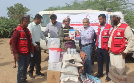 الهلال الأحمر اليمني فرع أبين اول المتدخلين سريعاً لإغاثة المتضررين من السيول في مديرية خنفر