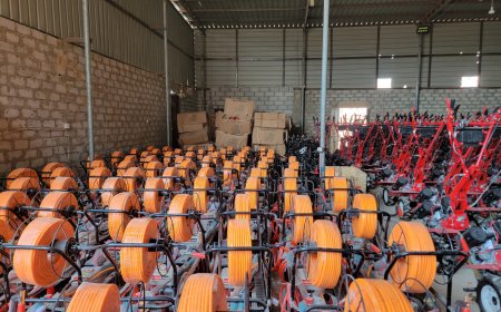 مدير عام مديرية تريم يدشن توزيع 200 حراثة يدوية و200 آلة رش ضمن مشروع "المياه من أجل السلام"