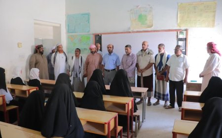 السلطة المحلية وإدارة التربية والتعليم بمديرية القطن يدشّنان العام الدراسي الجديد 2025-2026م