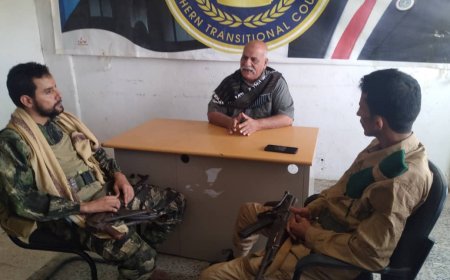 رئيس إنتقالي لودر يلتقي قائد كتيبة الطوارئ الحزام الامني بالمنطقة الوسطى