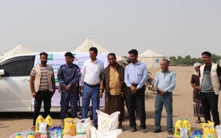 مؤسسة أبين للتنمية تدشّن توزيع خيام إيوائية وسللاً غذائية للأسر المتضررة من السيول في خنفر