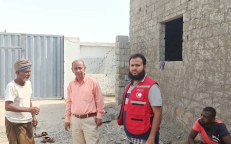 مدير عام زنجبار يطّلع على الأعمال الإنشائية لغرفة الطوارئ التوليدية بالوحدة الصحية الشيخ سالم