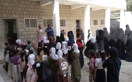 السلطة المحلية ومكتب التربية بيافع سرار يدشنان العام الدراسي الجديد بمجمع البنات التعليمي