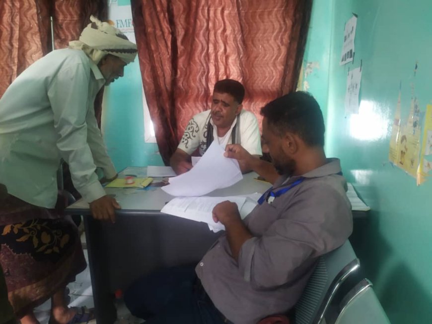 مدير مستشفى رصد يلتقي بضابط البحث الميداني والإعلام بمنظمة الصحة العالمية ويناشد السلطة المحلية بالتعاون لإيجاد مكب للنفايات في يافع