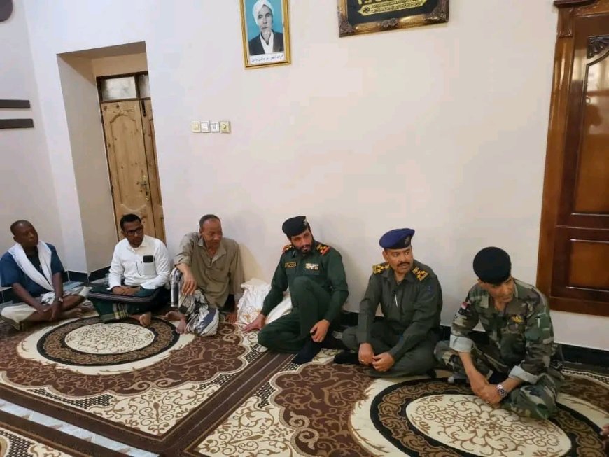 مدير عام الأمن والشرطة بوادي حضرموت يقدّم واجب العزاء لأسرة الفقيد الشاب محمد سعيد يادين