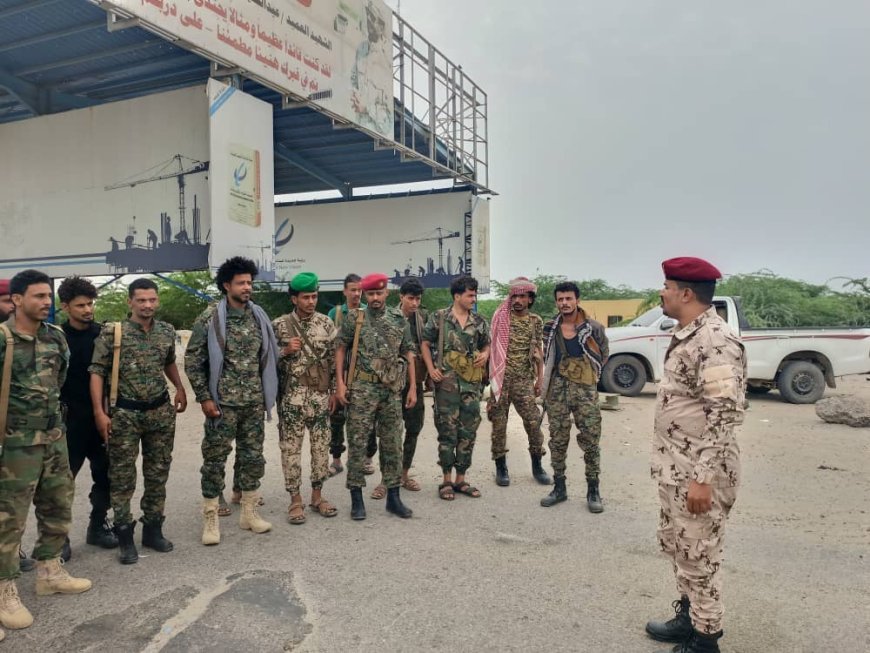 في زيارة ميدانية.. قائد حزام زنجبار يتابع جاهزية النقاط الأمنية ويخاطب الأفراد