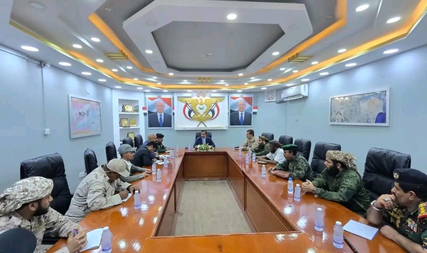 برئاسة المحافظ بن الوزير.. اللجنة الأمنية بشبوة تتخذ عددًا من الإجراءات لتعزيز الأمن والاستقرار