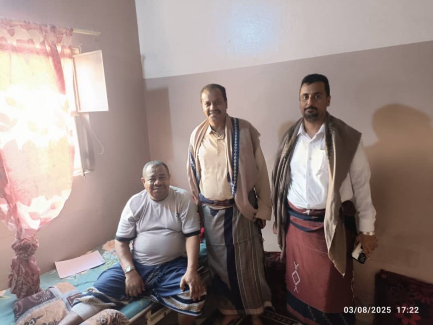 مدير إدارة البحث الجنائي بساحل حضرموت العقيد هاني باشكيل يطمئن على صحة الرائد عبدالله السعدي