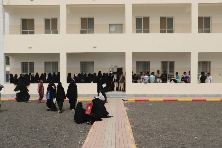 تواصل إجراءات تسجيل الطلاب المستجدين في كليات جامعة أبين