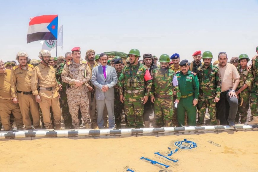 محافظ شبوة وقائد محور عتق ومدير عام الشرطة يشهدون المشروع التكتيكي الناري لقوات الدفاع ويشيدون بجاهزيتها واحترافيتها العالية