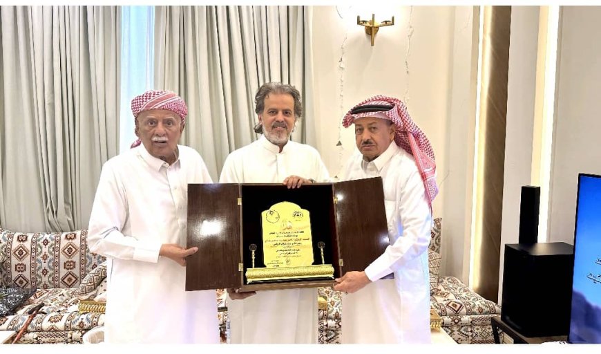 العميد ناصر عبدربه يتسلم ترس نادي عرفان تقديراً لدعمه الرياضي النوعي