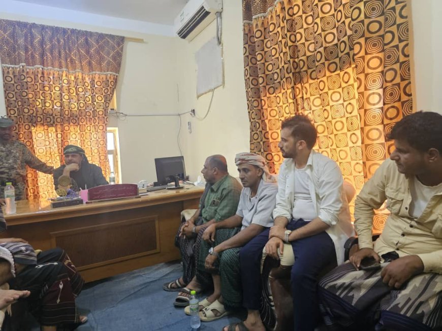 وكيل أول محافظة سقطرى يترأس اجتماعًا مشتركًا بمديري المصارف والتجار لمناقشة ضبط أسعار صرف العملات والمواد الغذائية