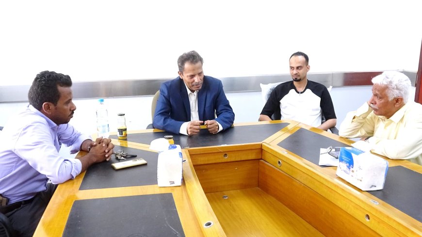 محافظ أبين يلتقي مديري مؤسسات المياه والكهرباء بالمحافظة