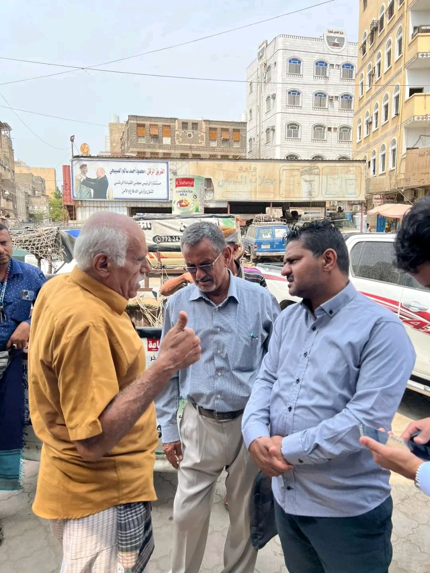 مأمور الشيخ عثمان يغلق محلات مخالفة من كبار المستوردين ويوقف عددًا من رؤساء اللجان خلال حملة خفض الأسعار في السيلة والممدارة