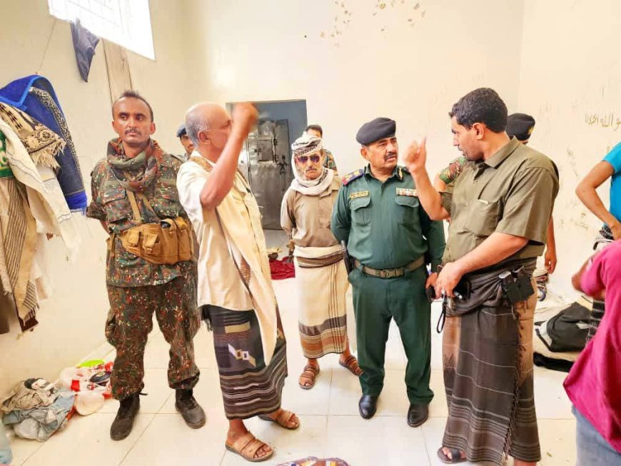 مدير عام شرطة شبوة يزور إدارة البحث الجنائي ويشدد على سرعة البت في قضايا المواطنين