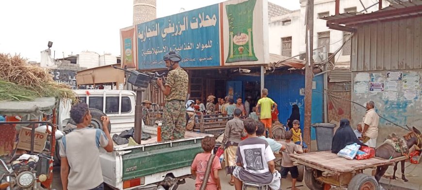 مأمور خنفر اليوسفي يواصل نزوله للمحلات التجارية لضبط الاسعار بجعار