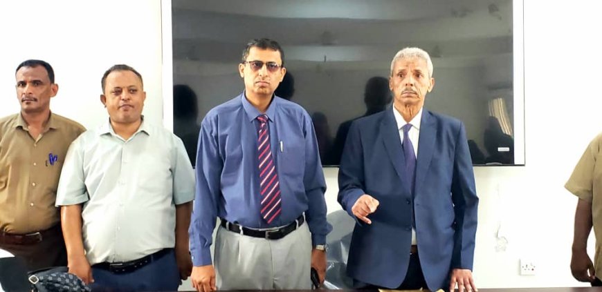 محافظ لحج ومدير عام مكتب الصحة يتفقدان المعهد الصحي ويشددان على استمرار العملية التعليمية بالمعهد