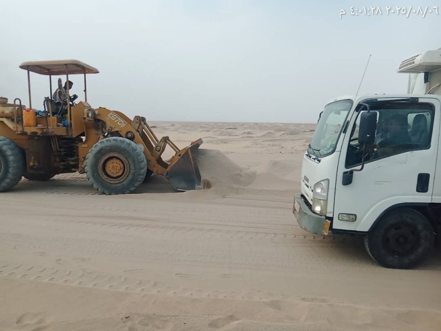 المؤسسة العامة للطرق والجسور تنفذ أعمال صيانة طارئة لتأمين الطرق المتأثرة بموسم الرياح في عدن ولحج 