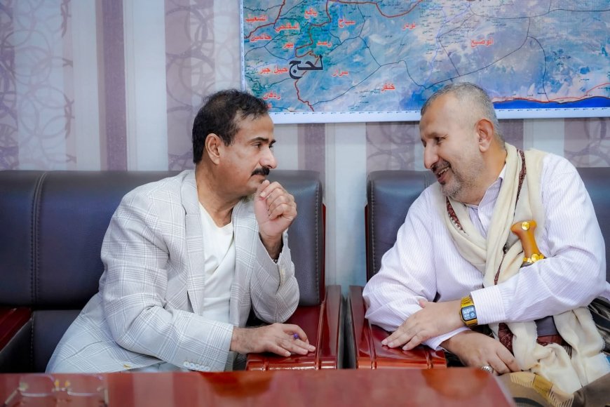 المحافظ بن الوزير يلتقي بشخصيات اجتماعية من عدد من مديريات شبوة ويؤكد مواصلة مسيرة التنمية