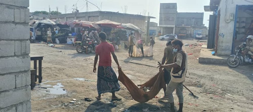 بتوجيهات محافظ أبين.. صندوق النظافة ينفذ حملة نظافة بمدينة شقرة