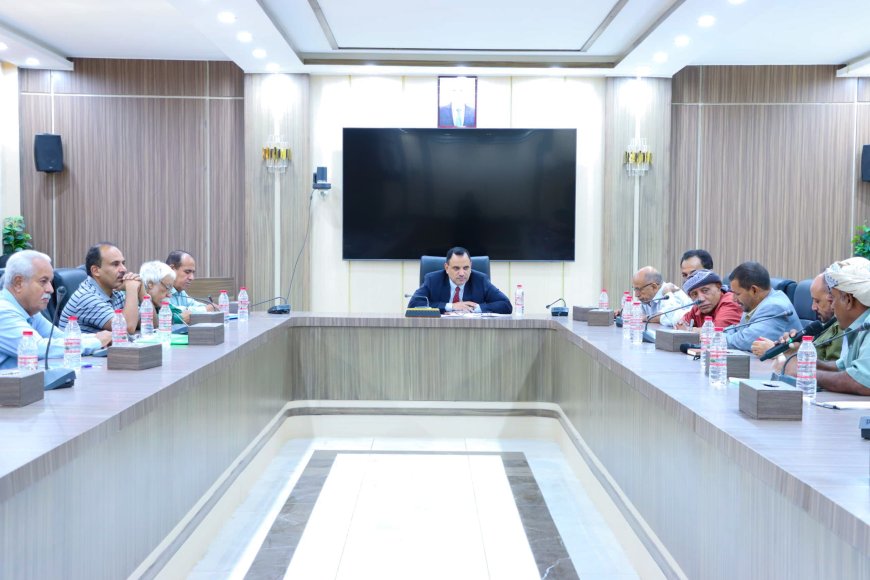 الوزير السقطري يلتقي رئيس هيئة المصائد ورؤساء الجمعيات السمكية في سقطرى