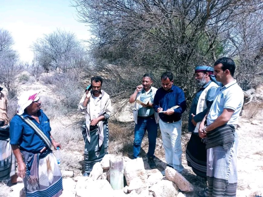 بتوجيهات المحافظ بن الوزير.. فريق فني ينفذ زيارة ميدانية لتلمس احتياجات مناطق الطلح ودهر في قطاع المياه