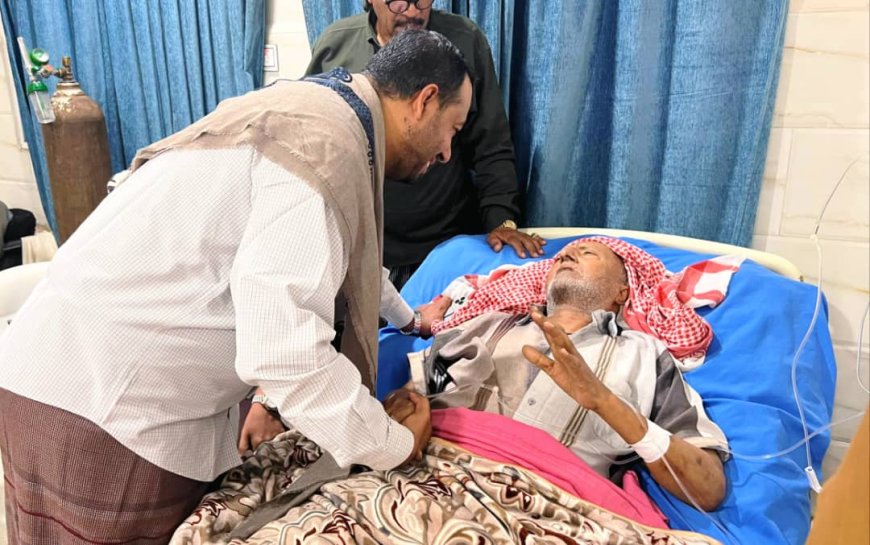 الوزير العكبري يطمئن على صحة العميد باشادي في عدن
