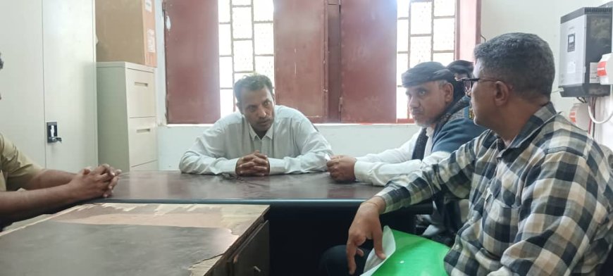 محافظ أبين يلتقي بمدير عام المحفد لمناقشة ابرز الاحتياجات وأهمها مشروع الكهرباء