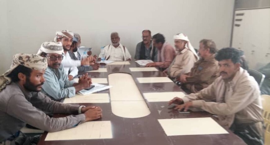 مدير عام مديرية ميفعة يلتقي بأهالي صعيد باقادر والمناطق المجاورة