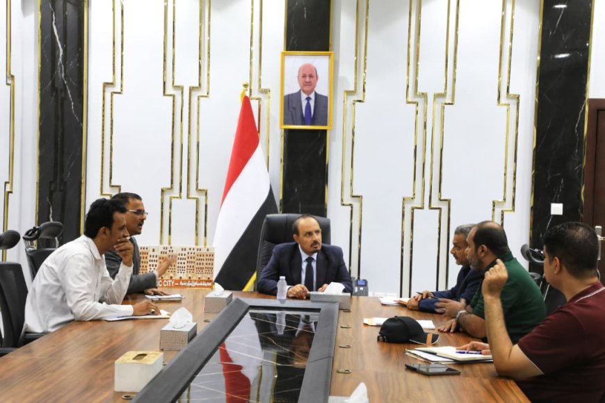 محافظ حضرموت يترأس اجتماعا لمناقشة الصعوبات التي تواجه قطاع الكهرباء بالمحافظة