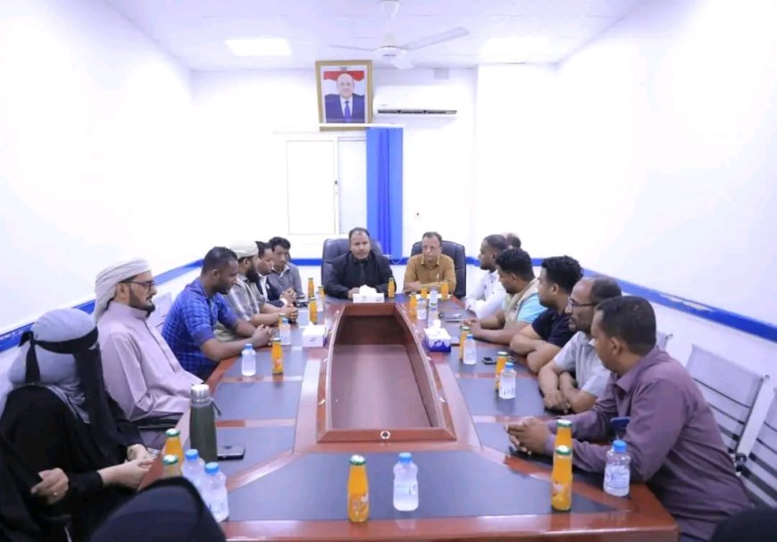 وكيل محافظة حضرموت لشؤون مديريات الوادي والصحراء يكرم الطاقم الطبي المشارك في المخيم المجاني لطب وجراحة العيون بسيئون