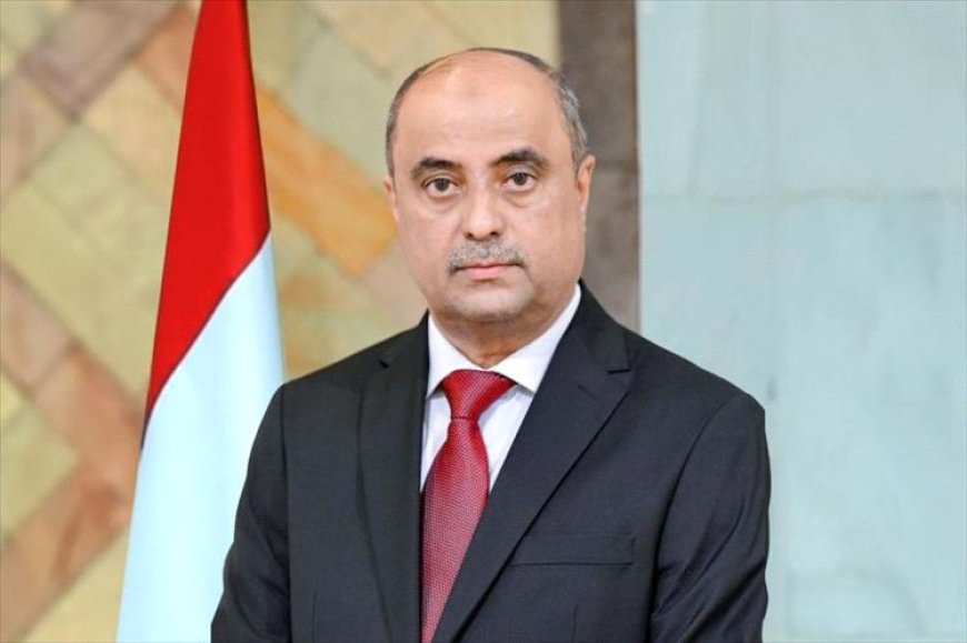 سالم بن بريك.. القرارات السيادية التي أوقفت نزيف الريال وأطلقت معركة التعافي الاقتصادي.. تقرير 