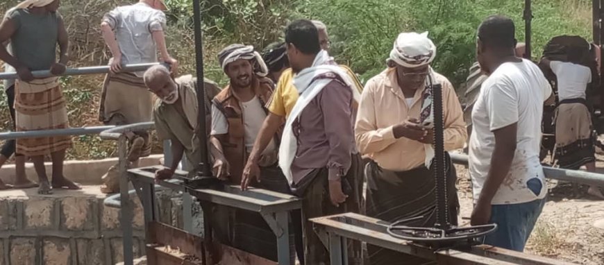 مدير عام خنفر ومدير عام وحدة الري أبين ومدير مكتب الزراعة بالمديرية يتفقدون قنوات الري