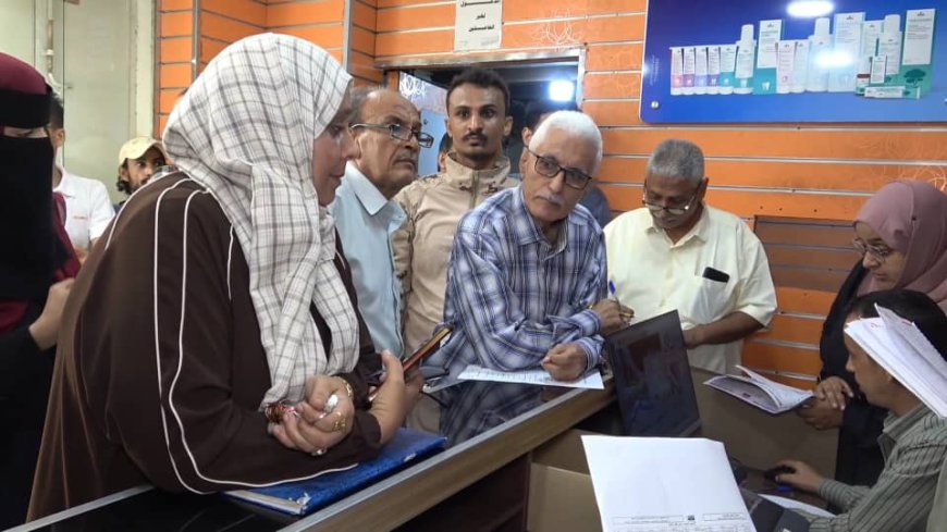 النيابة العامة تواصل حملتها على شركات الأدوية والصيدليات بمديرية المنصورة في عدن