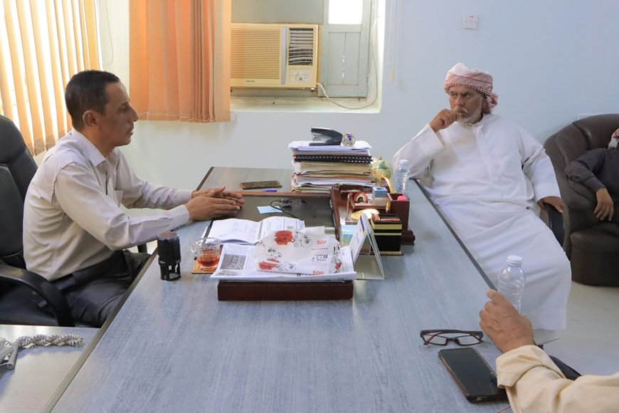 العمودي والمنهالي يناقشان أوضاع الخدمات الصحية بمديرية رماه