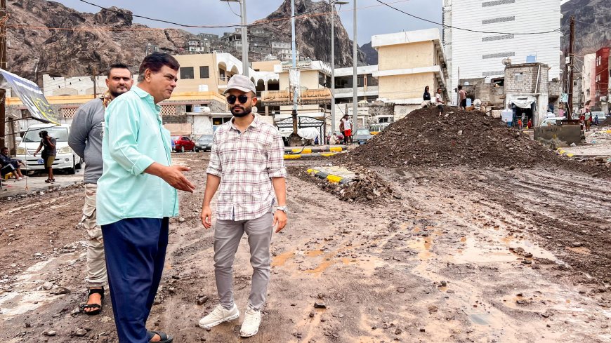 مدير عام صيرة يتفقد أعمال شفط مياه الأمطار ورفع المخلفات في المديرية