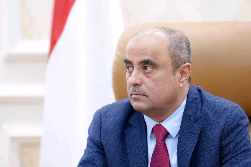 رئيس الوزراء يتابع جهود التعامل مع الأضرار الناجمة عن المنخفض الجوي في عدن