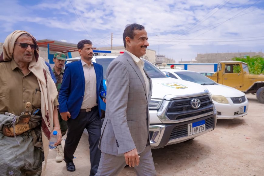 محافظ شبوة يتفقد إدارة البحث الجنائي ويؤكد على الحزم في مواجهة آفة المخدرات