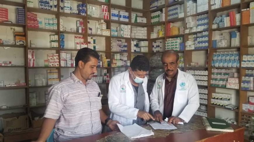 نزول فريق صحي بالمحفد لمتابعة تراخيص الصيدليات ومطابقة الأسعار حسب التسعيرة الرسمية