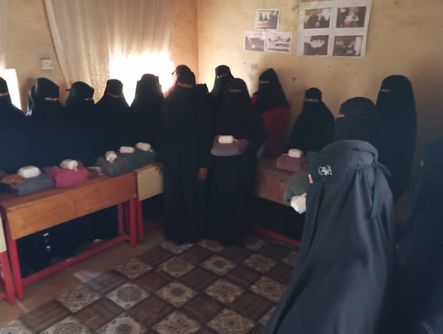 جمعية إكرام التنموية بالكود توزع حقائب صحية للأسر الفقيرة بدعم من اتحاد الجمعيات بعدن